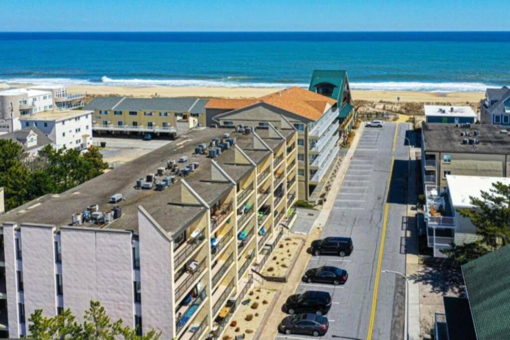 Fun & Comfy Beachside Getaway ~ King Bed ~ Balcony Ocean City Exterior photo