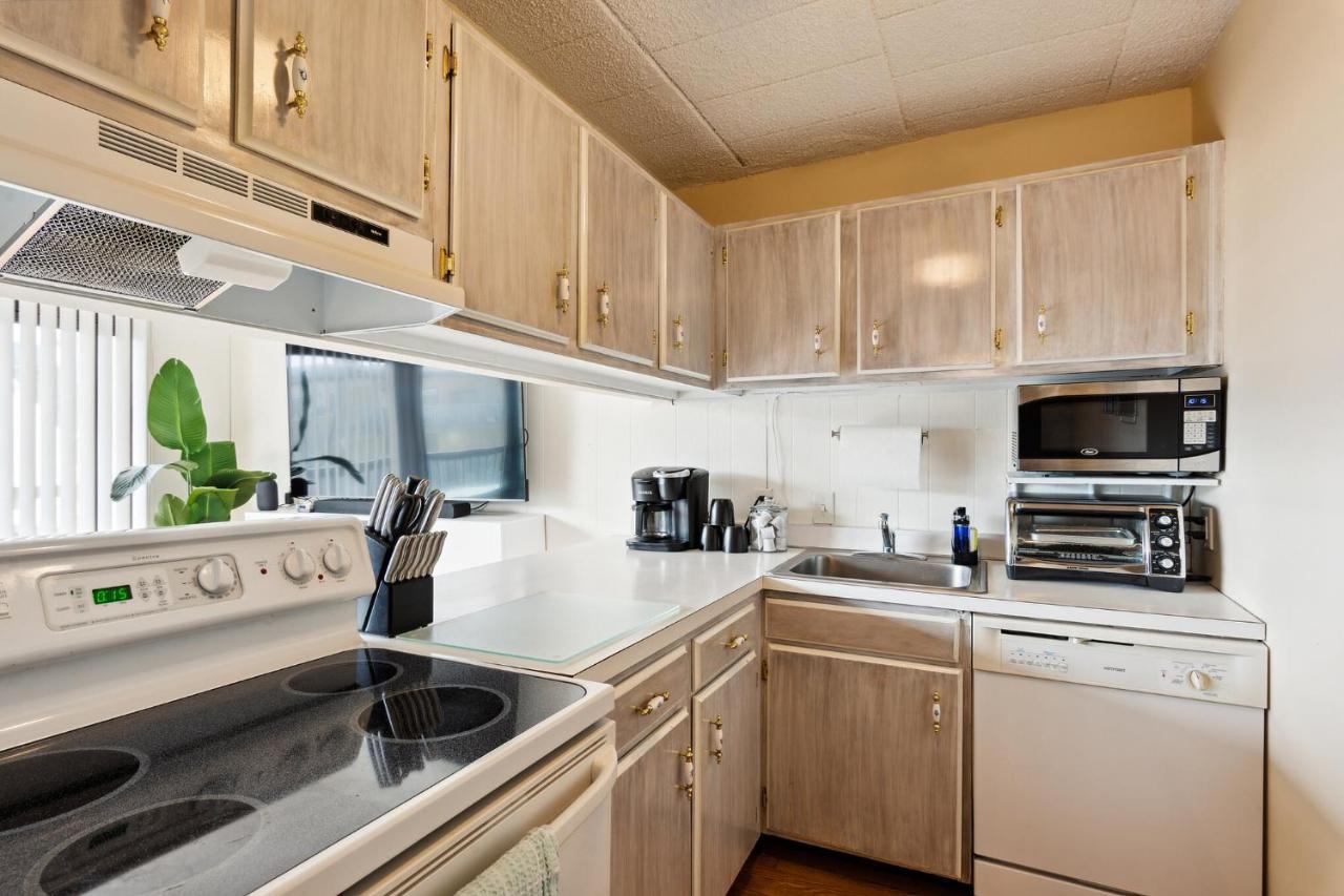 Fun & Comfy Beachside Getaway ~ King Bed ~ Balcony Ocean City Exterior photo